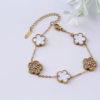 Mother of pearl clover bracelet